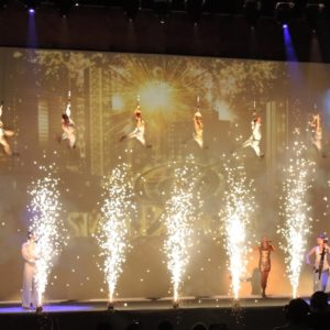 Acrobatic Projection Mapping Entertainers