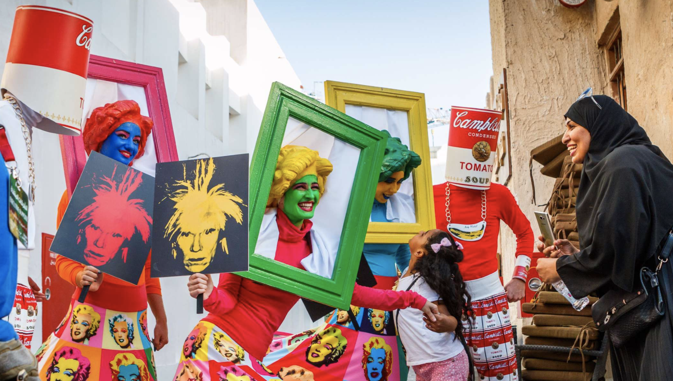 STREET Parade ENTERTAINERS for Festival EVENTS
