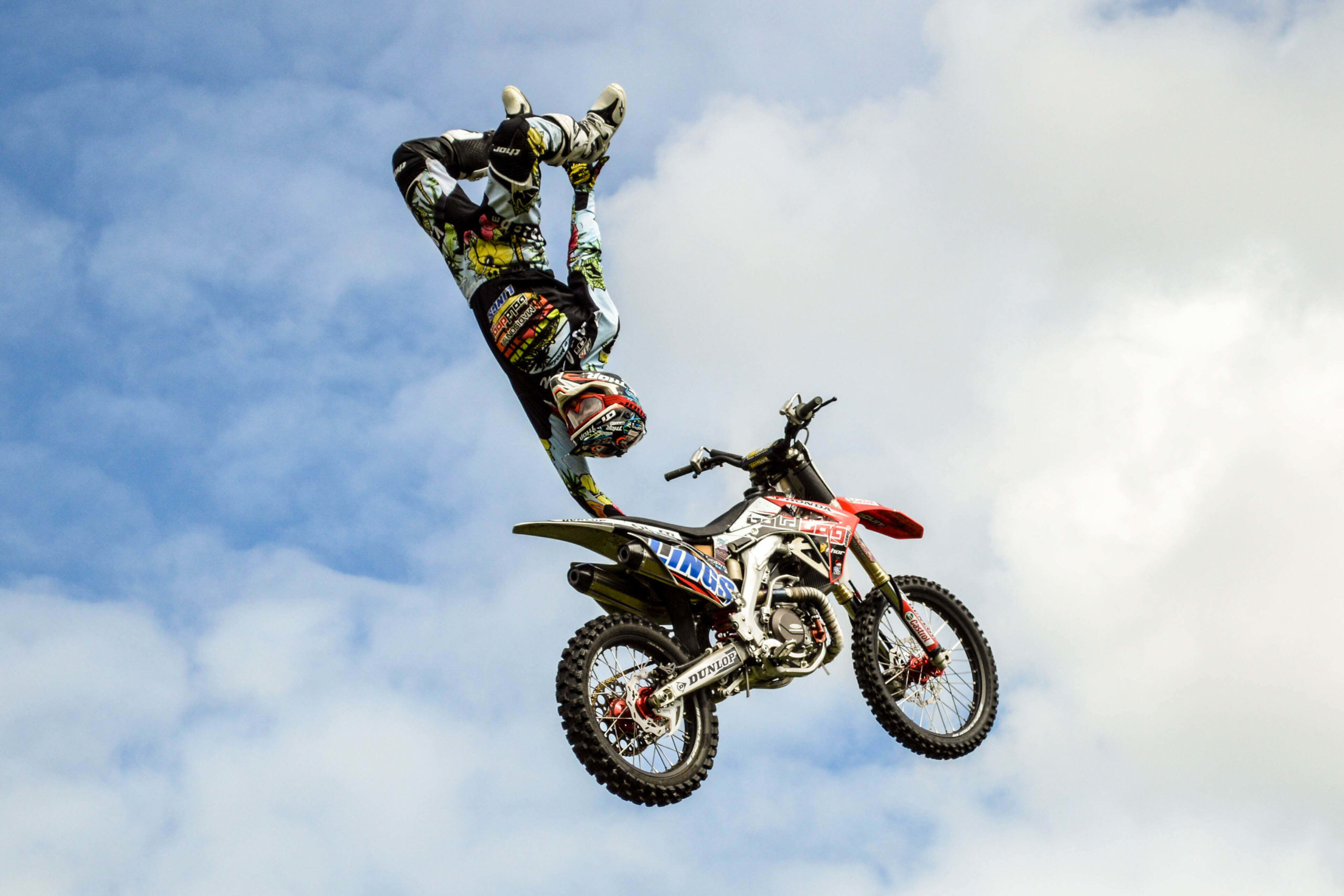 Motorised stunt performers show
