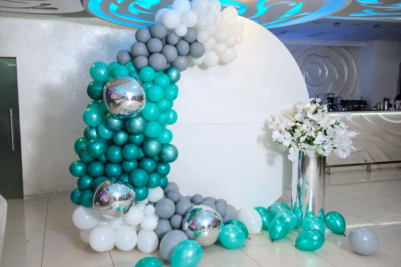 Balloon Decorator for 70th birthday parties in LONDON