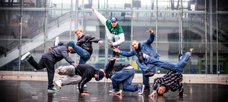 Breakdance athletes for photoshoots